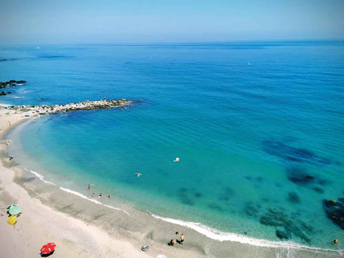 La Perla Cruise Apartment On Private Beach, Modern With Aircon & Wifi Benalmádena Exterior foto